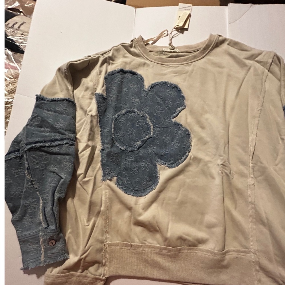 Blue Velvet Deconstructed Floral Denim Patchwork Sweatshirt Tan Blue Medium NWT - Picture 2 of 7